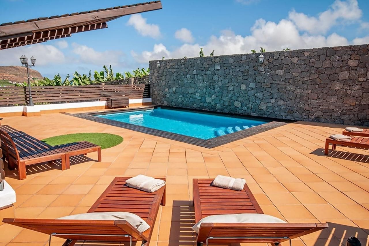 Piscina y relax al sol
