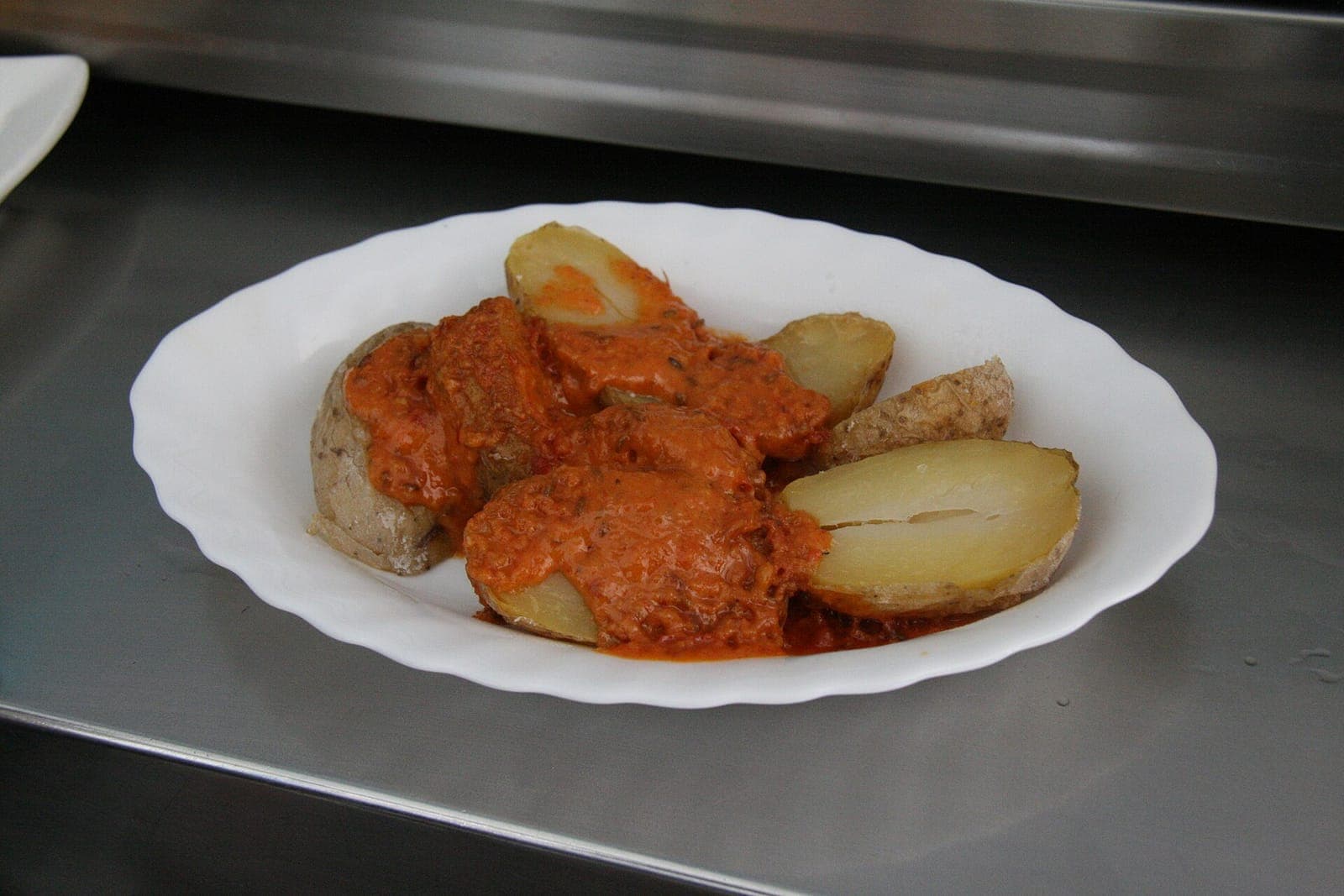 Papas arrugadas canarias acompañadas de mojo rojo